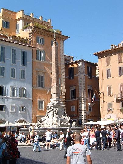 Monument at Pantheon.JPG